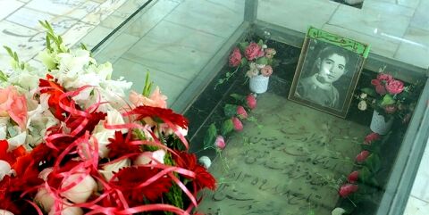 ادای احترام وزیر آموزش و پرورش به مقام دانش‌آموز شهید