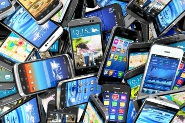 وزارت ارتباطات از تنظیم بازار موبایل سر باز زد