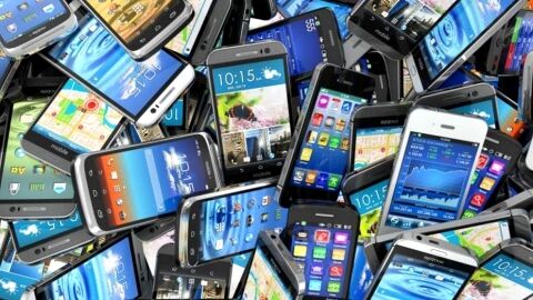 وزارت ارتباطات از تنظیم بازار موبایل سر باز زد