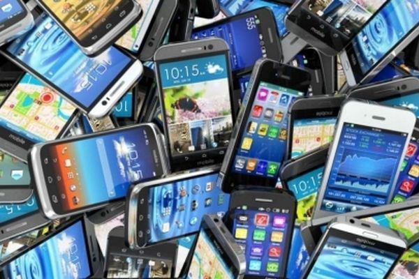 وزارت ارتباطات از تنظیم بازار موبایل سر باز زد