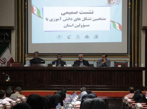 نگاه به مشکلات جامعه نباید صرفا با برچسب سیاسی مطرح شود