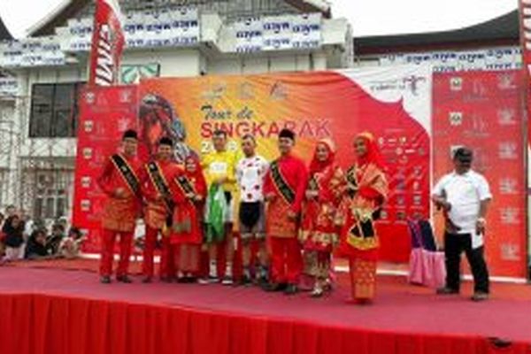 رکابزن مشهدی پیراهن سلطان کوهستان را بر تن کرد