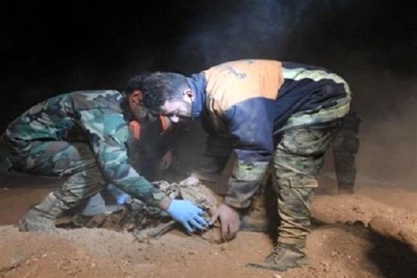 کشف بیش از ۲۰۰ گور جمعی در مناطق آزاد شده از اشغال داعش