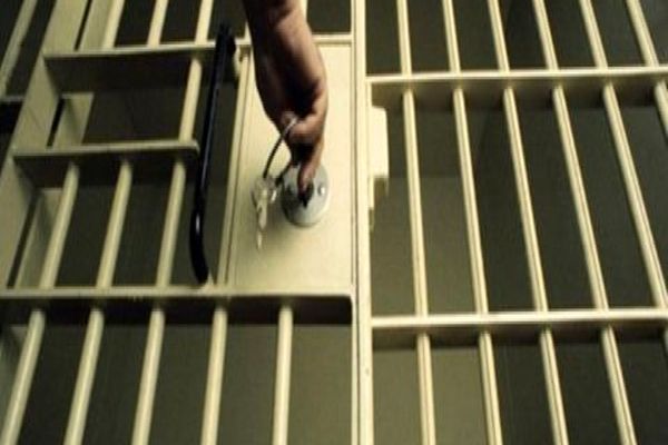 آزادی ۱۳۰۱ نفر زندانی از زندان مرکزی مشهد