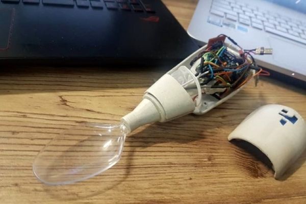 ساخت قاشق ویژه افراد مبتلا به پارکینسون از سوی محققان کشور