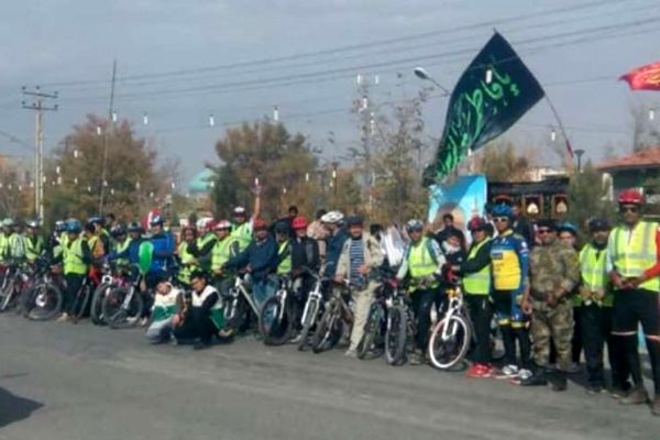 زائران دوچرخه سوار وارد مشهد شدند