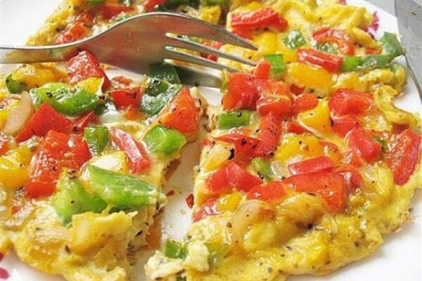 صبحانه/ دستور تهیه املت فلفل سبز و سیب زمینی