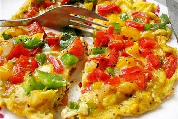 صبحانه/ دستور تهیه املت فلفل سبز و سیب زمینی