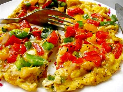صبحانه/ دستور تهیه املت فلفل سبز و سیب زمینی