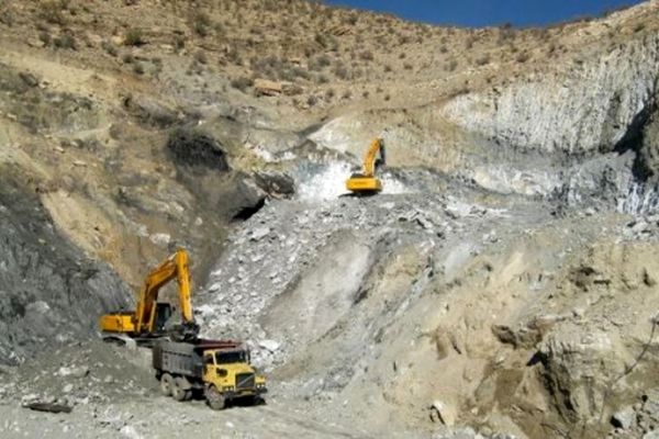 صادرات مواد معدنی کاهش یافت، واردات افزایش