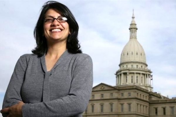 نخستین نماینده فلسطینی‌تبار کنگره در مراسم سوگند با لباس فلسطینی حاضر می‌شود