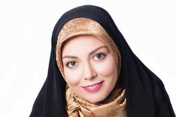 کری خوانی آزاده نامداری و بازیگر جوان سر پرسپولیس
