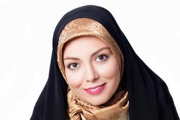 کری خوانی آزاده نامداری و بازیگر جوان سر پرسپولیس