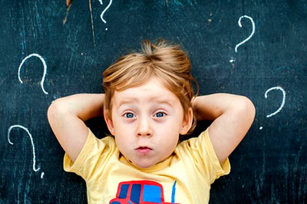 با کودکانی که مرتب می‌پرسند «چرا؟» چه کار کنیم؟