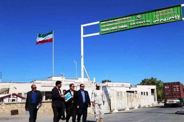 عبور کامیونها از مرز سرخس 30 درصد کاهش یافت