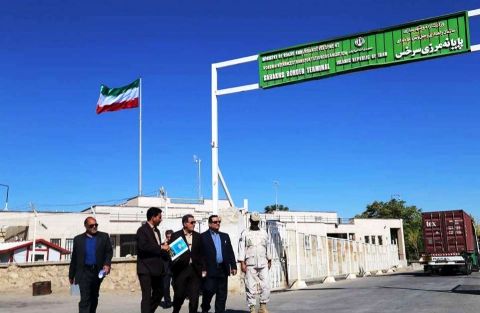 عبور کامیونها از مرز سرخس 30 درصد کاهش یافت