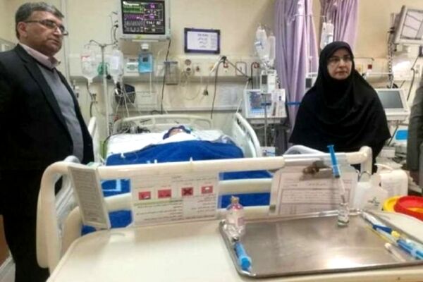 معاون وزیر با خانواده دانش آموز حادثه دیده بردسکنی دیدار کرد