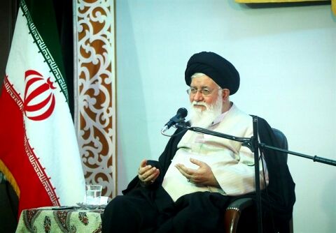 امام جمعه مشهد: رسانه در صف مقدم نبرد و رزم با دنیای استکبار است