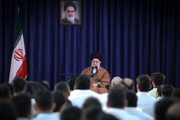 امام‌خامنه‌ای:پرچم‌داری بانوی چادری کاروان ایران قدرت‌نمایی فرهنگی بود