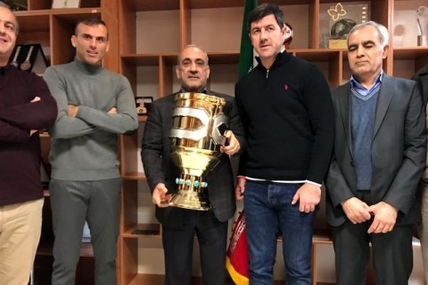 تحویل جام قهرمانی سوپر جام به باشگاه پرسپولیس+ عکس