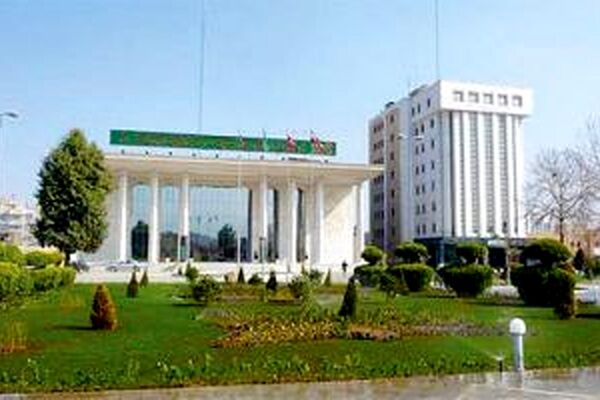 یک جابه‌جایی کاملا شرقی