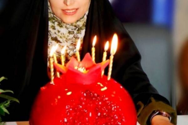 تولد 29 سالگی مژده لواسانی با کیکی متفاوت + عکس
