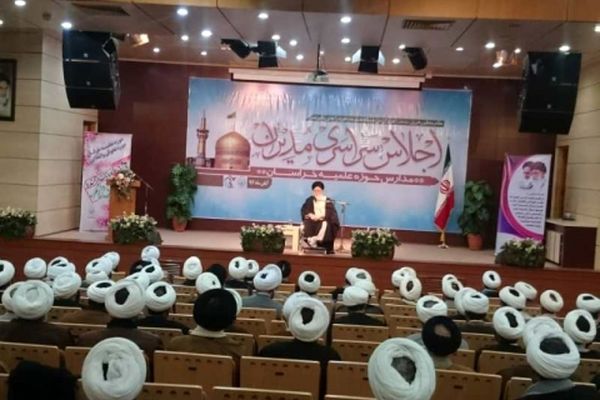 حوزه ها باید سربازان و رزمندگان بابصیرت فرهنگی تربیت کنند