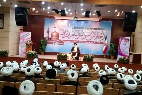 حوزه ها باید سربازان و رزمندگان بابصیرت فرهنگی تربیت کنند