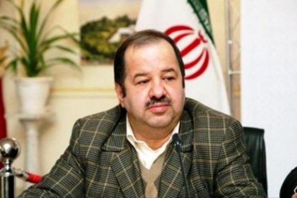 چرا در زمان اجرای قانون منع به‌کارگیری بازنشستگان اختلاف وجود دارد؟