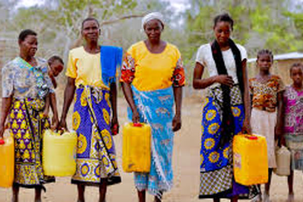 گذراندن روزانه 200 میلیون ساعت برای حمل آب توسط زنان آفریقایی