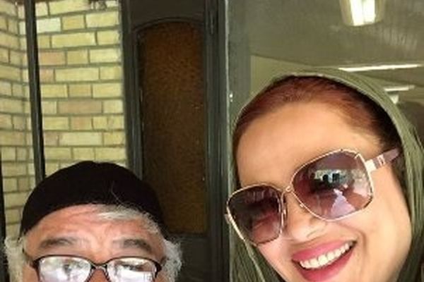 شوخی اکبر عبدی هنگام عکس گرفتن با بهاره رهنما