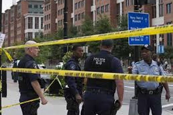 تیراندازی‌های روز گذشته در آمریکا ۳۵ کشته و زخمی برجای گذاشت