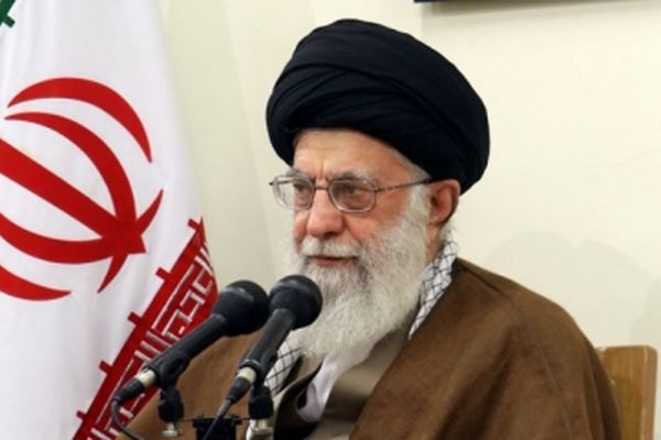 روحیه جهاد و شهادت گسترش یابد گرایش به شرق و غرب رخت برخواهد بست