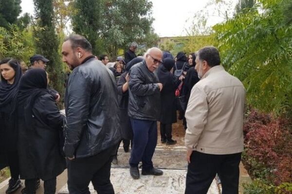 پیکر  مامان آتی سینما تشییع شد/ عکس