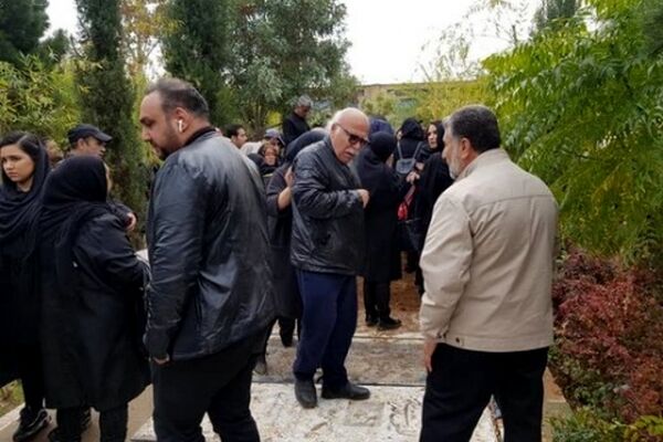 پیکر  مامان آتی سینما تشییع شد/ عکس