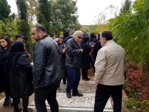 پیکر  مامان آتی سینما تشییع شد/ عکس