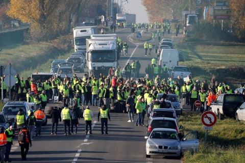 300 مجروح و دهها بازداشتی در فرانسه