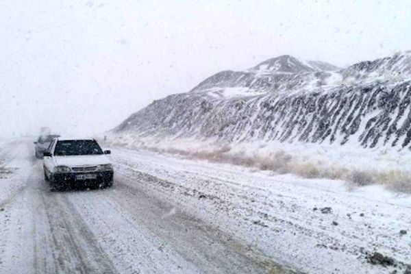 تردد در گردنه های تیوان و گوجگی با زنجیر چرخ میسر است