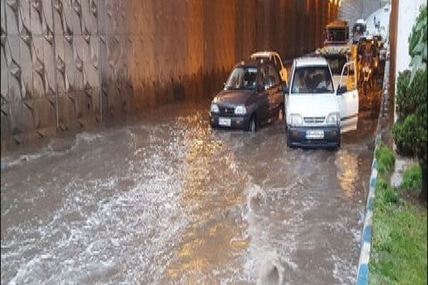 باران شدید رفت و آمد را در جاده های سبزوار کند کرد
