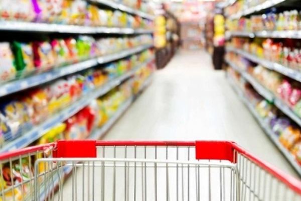 بسته غذایی 600 هزار تومانی به هر خانواده / جزئیات پرداخت بسته غذایی به بیمه شدگان و بازنشستگان