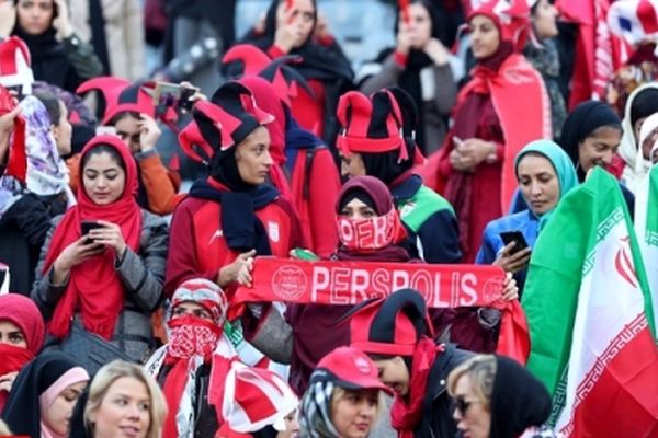 امید باز شدن درهای ورزشگاه روی خانم‌ها پررنگ شد