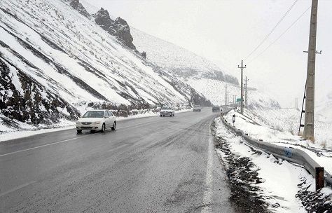 جاده های کوهستانی خراسان رضوی سفید پوش شد