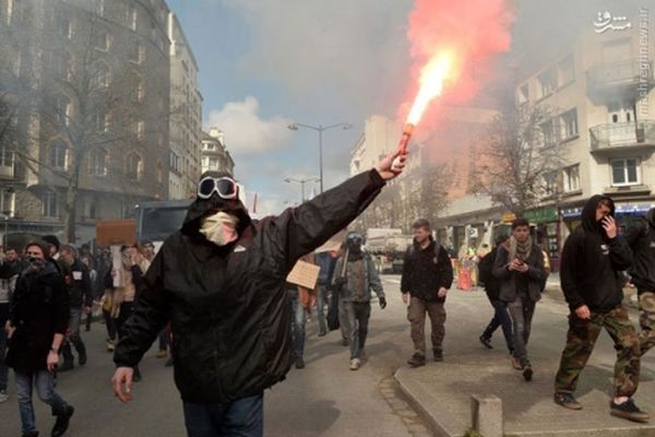 ۲ کشته، ۶۰۰ زخمی و ۱۳۰ بازداشتی در فرانسه