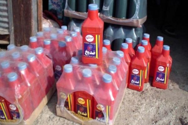 کشف 50 کارتن ضدیخ تقلبی که یخ می‌زند!