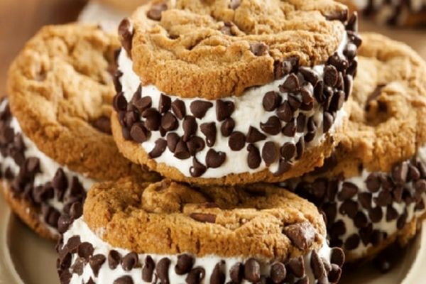 روش دیگر برای تهیه کوکی شکلاتی با بستنی