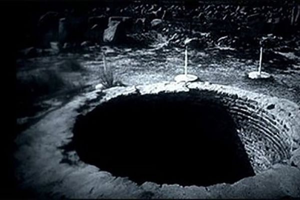 چاه مرموزی که توسط فضایی‌ها ساخته شده است!
