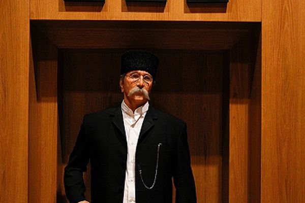 دو اثر ناتمام کمال‌الملک به دلیل نابینایی+ عکس