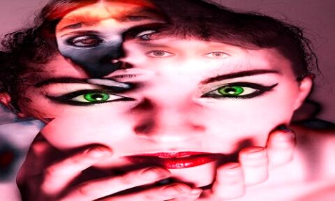 یک ایرانی در بین عجیب و غریب‌ترین آدم‌های دنیا+عکس