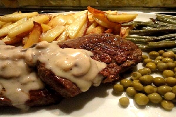 استیک با سس قارچ خوشمزه + دستور تهیه