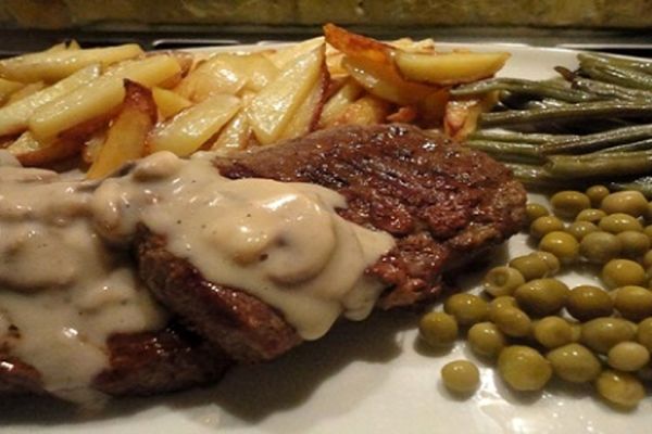 استیک با سس قارچ خوشمزه + دستور تهیه